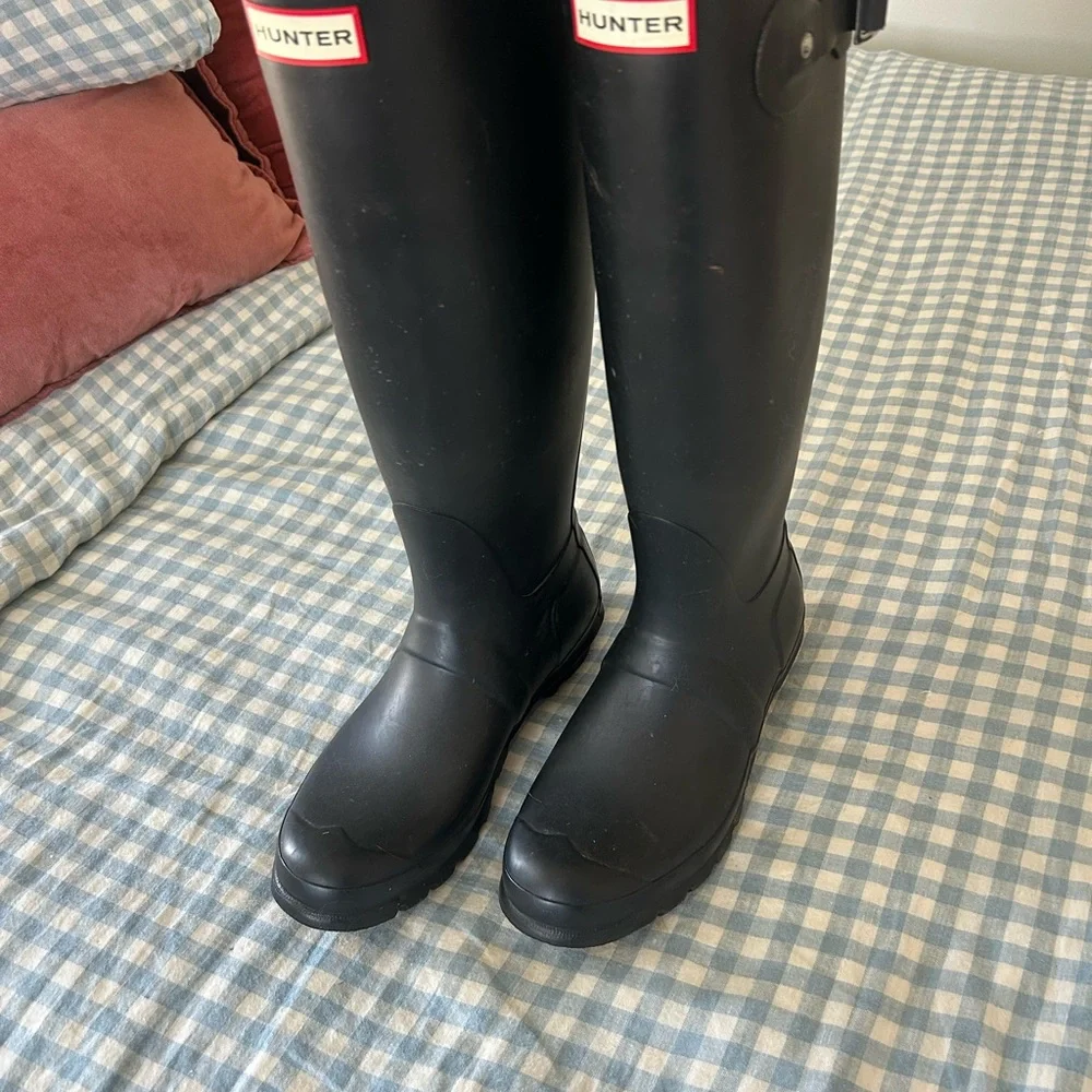 Hunter Black Classic Rain Boots - Picture 2 of 5